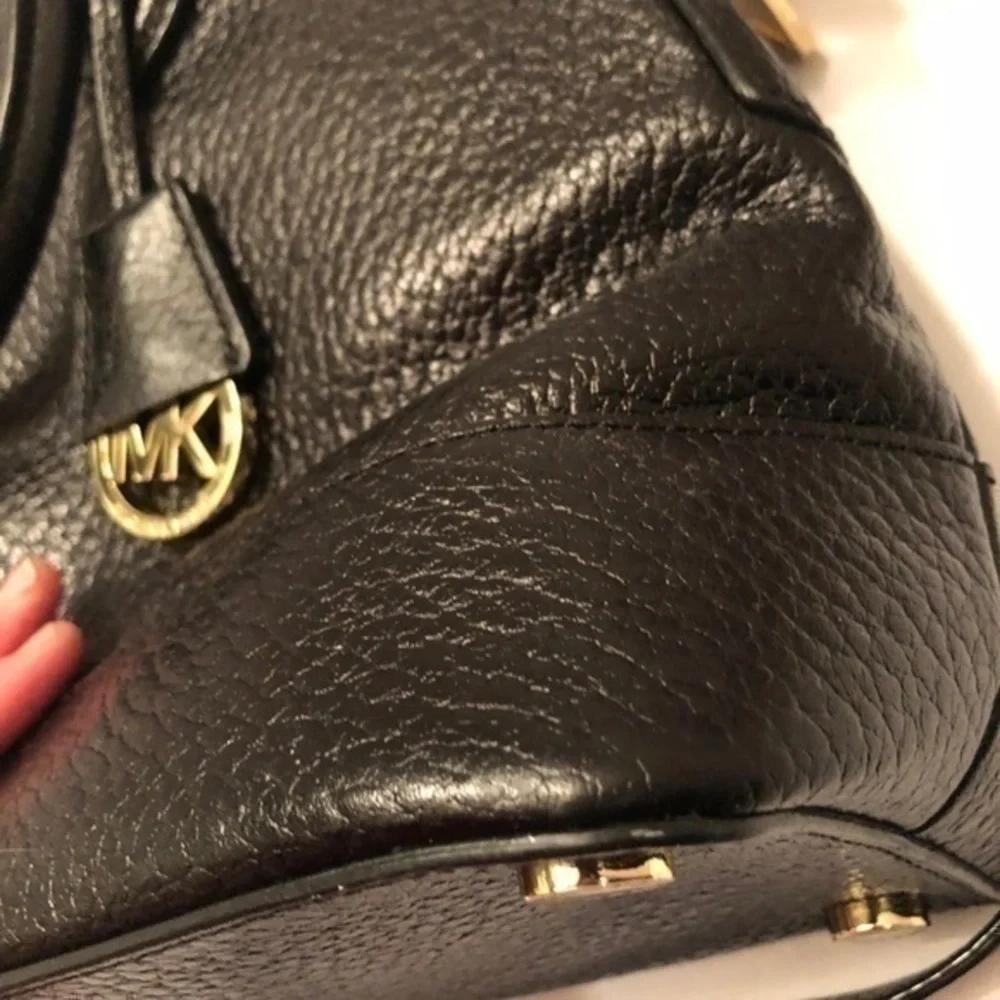 Michael kors black leather smythe turnlock bag